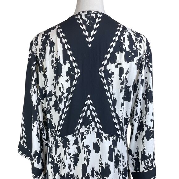 Cabi X-Factor Faux Wrap Black White Pattern 3/4 Sleeve Mini Dress Pockets - Picture 5 of 13